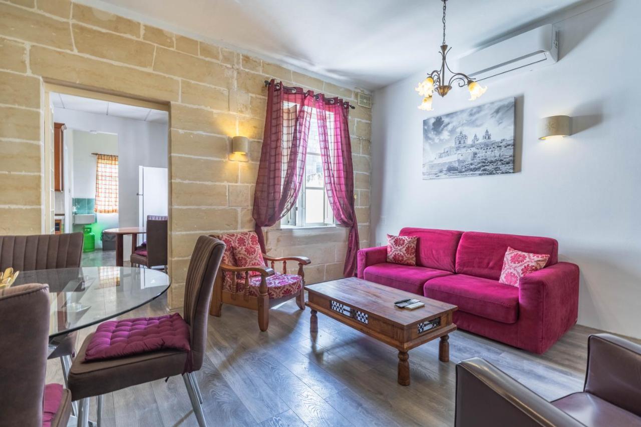 Charming Duplex In The Centre Of *