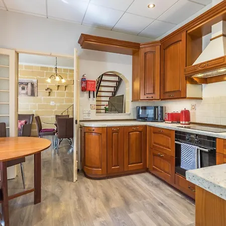 Charming Duplex Apartment In The Centre Of Sliema Buitenkant foto