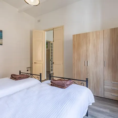 Charming Duplex Apartment In The Centre Of Sliema Buitenkant foto